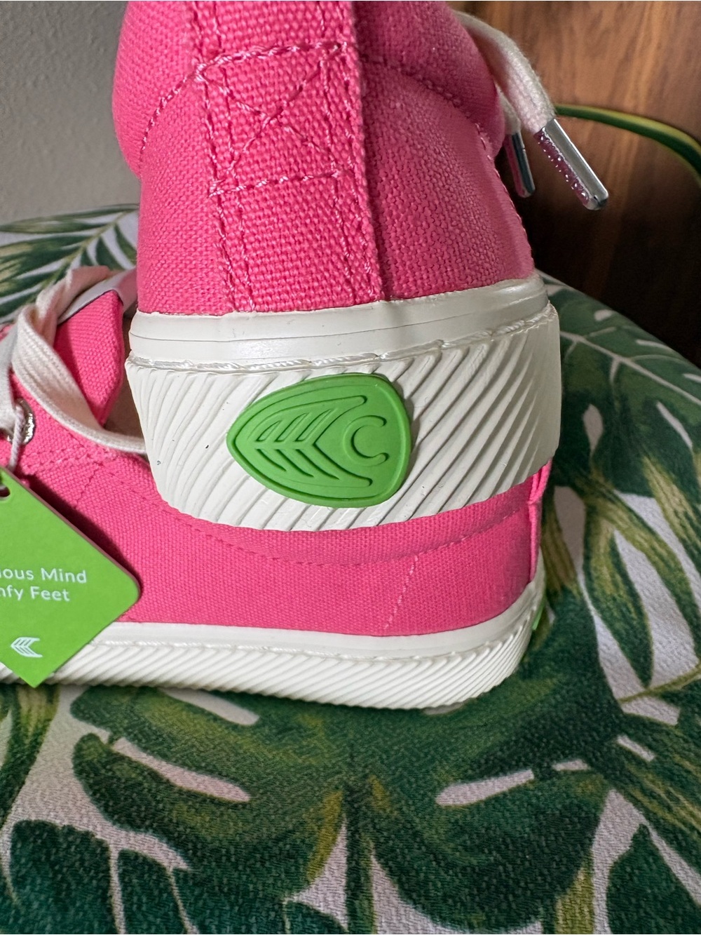 Cariuma The OCA Pink Lemonade Sneakers NWT - Picture 5 of 9
